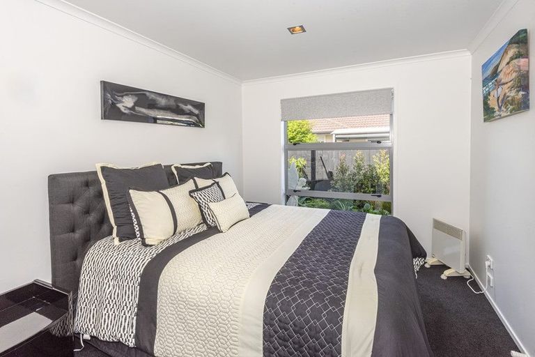 Photo of property in 18 Resolution Place, One Tree Point, 0118