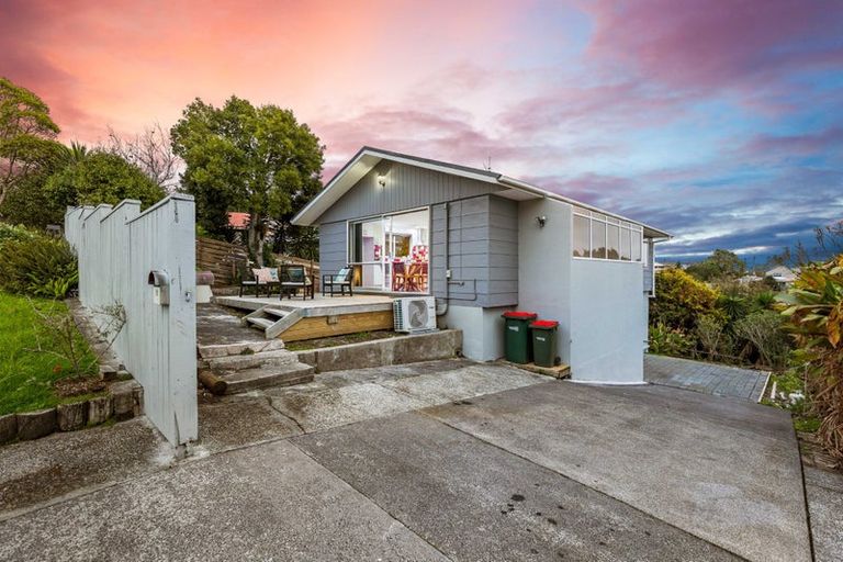 Photo of property in 10 Beauchamp Drive, Massey, Auckland, 0614