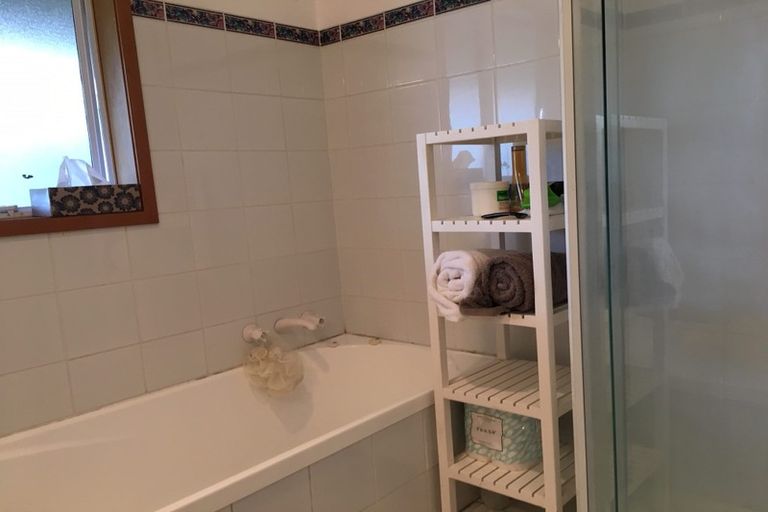 Photo of property in 12 Robin Lane, Browns Bay, Auckland, 0630