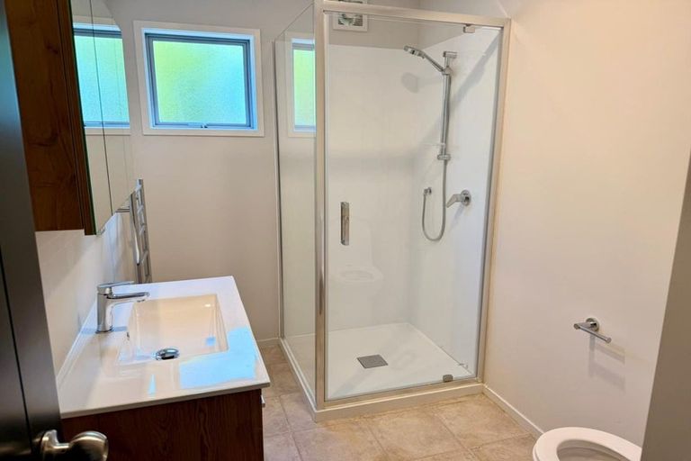 Photo of property in 4/143a Wiseley Road, West Harbour, Auckland, 0618
