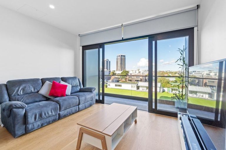 Photo of property in Frank Sargeson Apts, 207/74 Anzac Street, Takapuna, Auckland, 0622