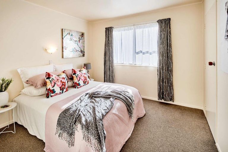 Photo of property in 72b Newlands Road, Newlands, Wellington, 6037