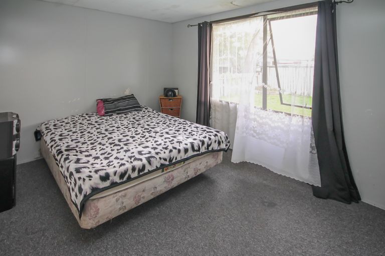 Photo of property in 2/13 Rollerson Street, Papakura, 2110