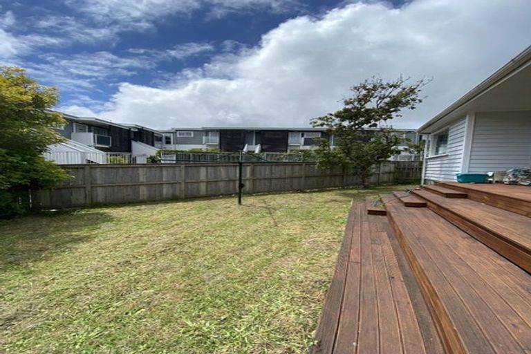 Photo of property in 199u3 Newlands Road, Newlands, Wellington, 6037