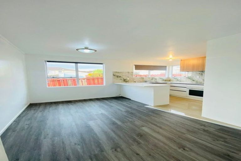 Photo of property in 1/6 Myna Place, Weymouth, Auckland, 2103