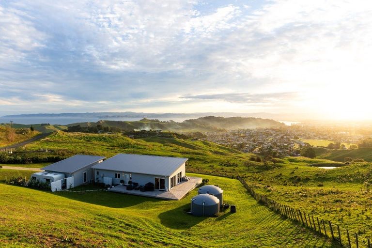 Photo of property in 225 Wheatstone Road, Wainui, Gisborne, 4073