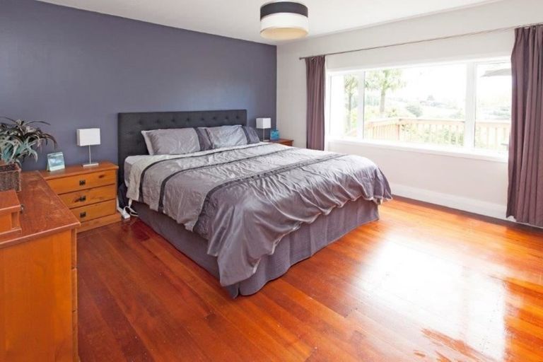 Photo of property in 5 Hiwi Crescent, Stanmore Bay, Whangaparaoa, 0932