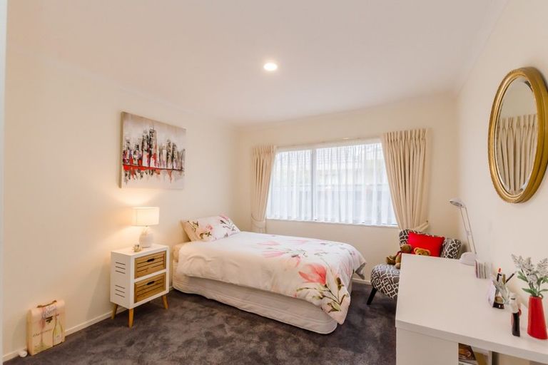 Photo of property in 70 Milne Drive, Paraparaumu, 5032