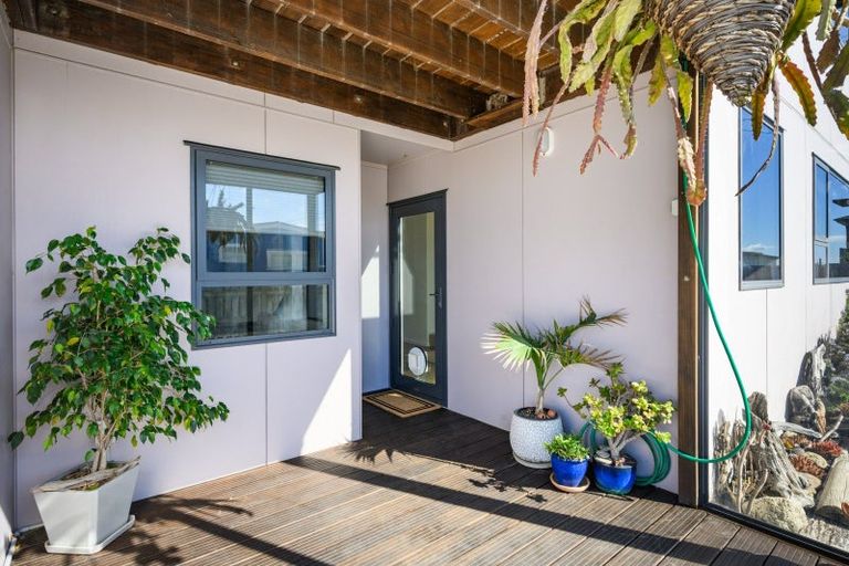 Photo of property in 17 Marine Parade South, Foxton Beach, Foxton, 4815