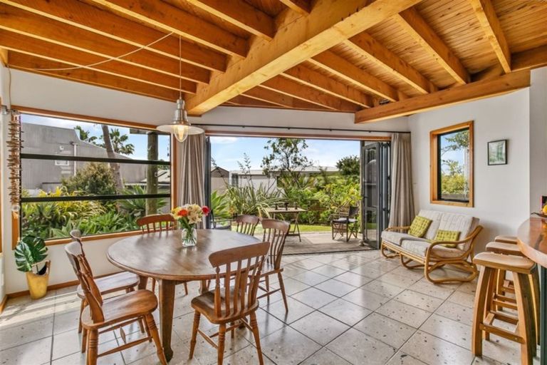 Photo of property in 66 Spinnaker Drive, Te Atatu Peninsula, Auckland, 0610