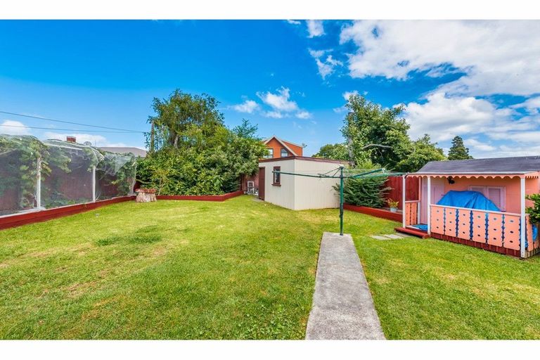 Photo of property in 14 Fairdene Avenue, Henderson, Auckland, 0610