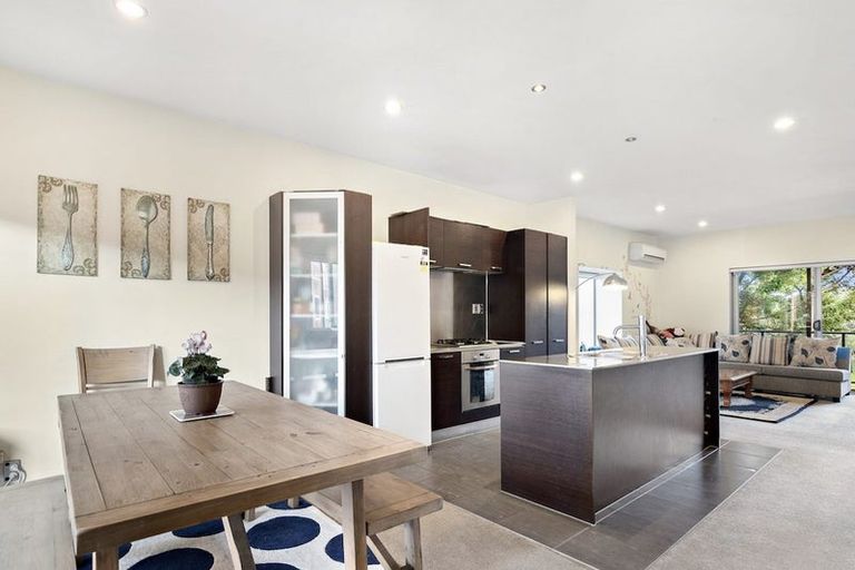 Photo of property in 76c Edmonton Road, Henderson, Auckland, 0612