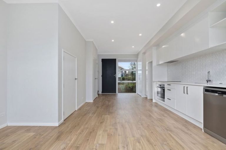 Photo of property in 6 Touhou Road, Hobsonville, Auckland, 0616