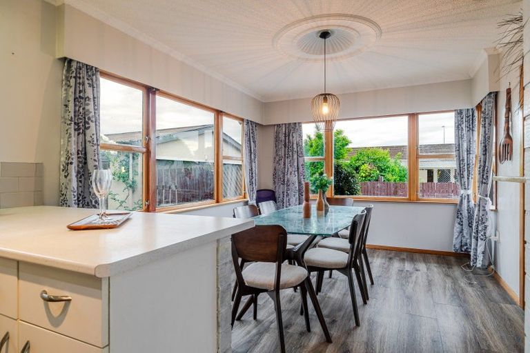 Photo of property in 86 Wikiriwhi Crescent, Awapuni, Palmerston North, 4412