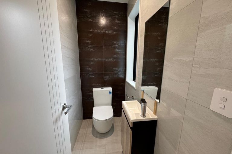 Photo of property in 4/90 Picasso Drive, West Harbour, Auckland, 0618