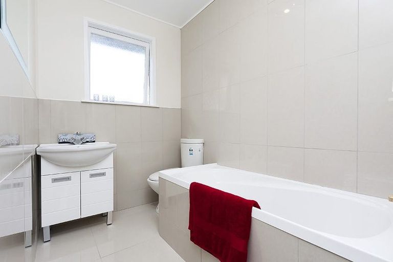 Photo of property in 2/357 Pakuranga Road, Pakuranga Heights, Auckland, 2010