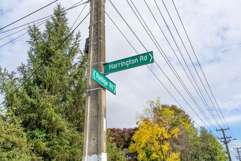 Photo of property in 2 Harrington Road, Henderson, Auckland, 0610