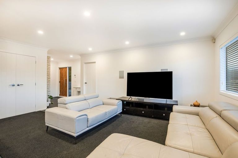 Photo of property in 21 Tasman Close, Aotea, Porirua, 5024