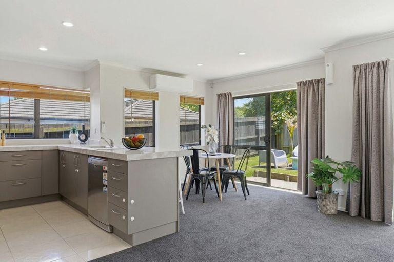 Photo of property in 25a Mcinnes Road, Weymouth, Auckland, 2103