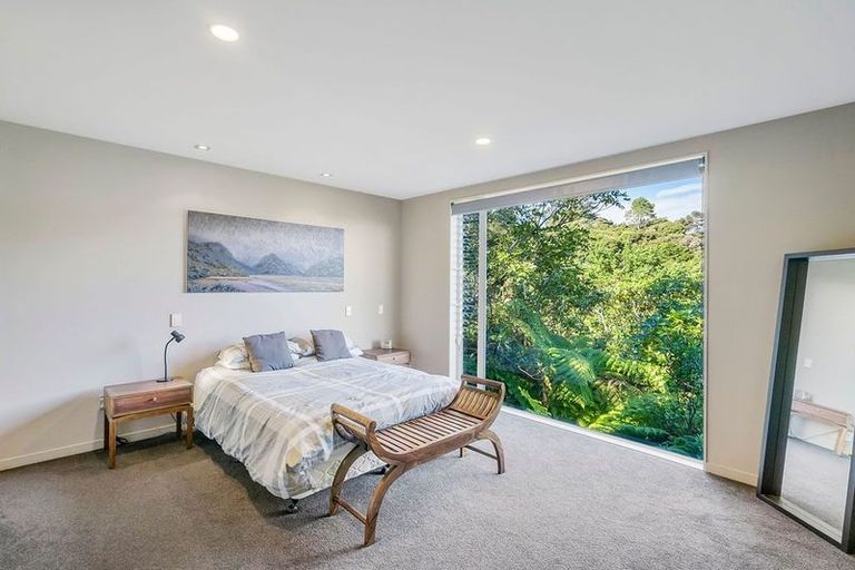 Photo of property in 9 Herrings Cove Place, Titirangi, Auckland, 0604