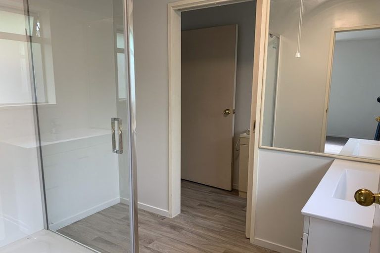 Photo of property in 15 Memorial Avenue, Ilam, Christchurch, 8053