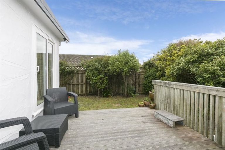 Photo of property in 1 Lanark Way, Northland, Wellington, 6012