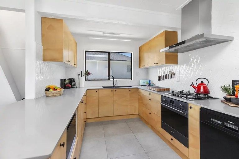 Photo of property in 49 Mantell Street, Seatoun, Wellington, 6022