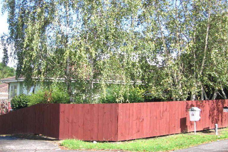 Photo of property in 1/13 Talavera Place, Te Atatu South, Auckland, 0602