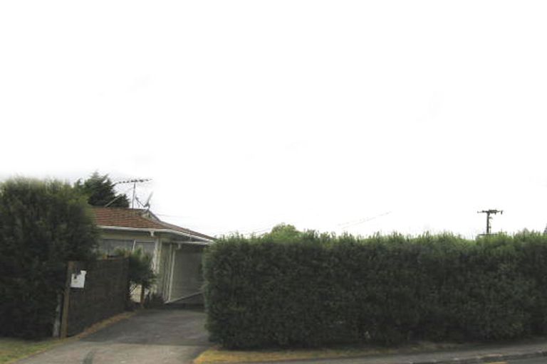 Photo of property in 1/1 Kahika Road, Birkdale, Auckland, 0626