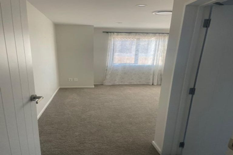 Photo of property in 66a West Harbour Drive, West Harbour, Auckland, 0618