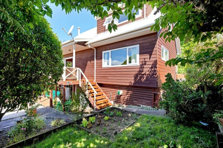 Photo of property in 74 Colwill Road, Massey, Auckland, 0614