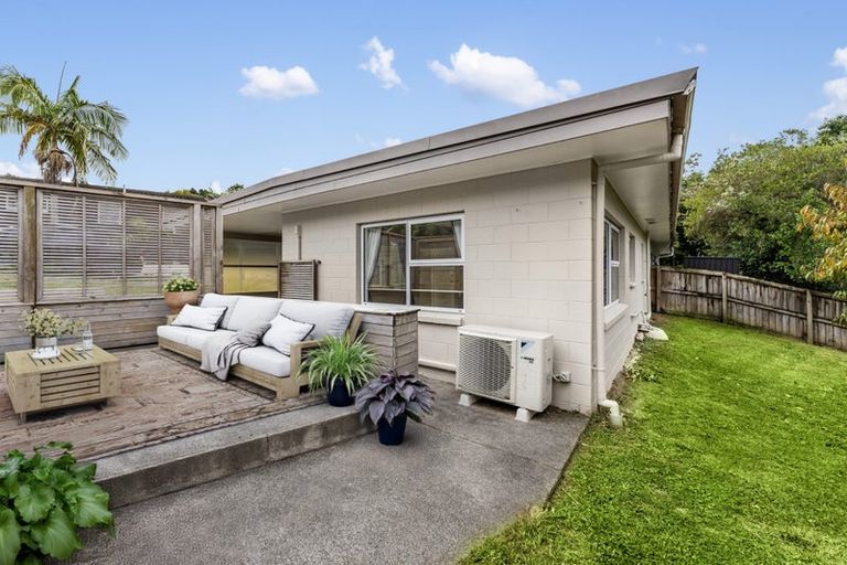 Photo of property in 1/2 Flavia Close, Torbay, Auckland, 0630
