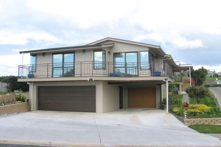 Photo of property in 121 Bruce Wallace Place, Whangamata, 3620