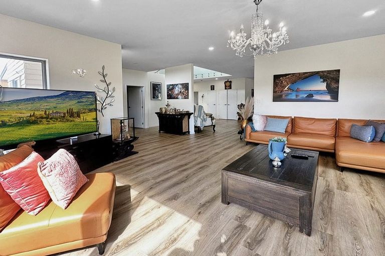 Photo of property in 52 Riverhead Point Drive, Riverhead, 0820