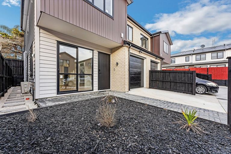 Photo of property in 2/97 Great South Road, Manurewa, Auckland, 2102