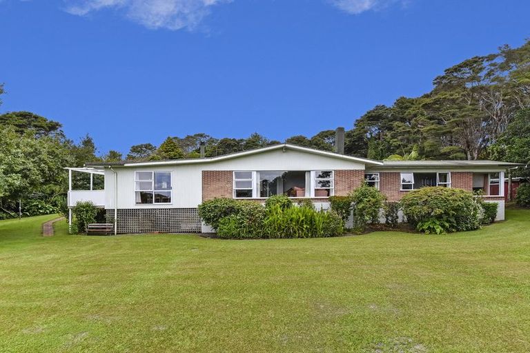 Photo of property in 283 Kaipara Road, Papakura, 2582