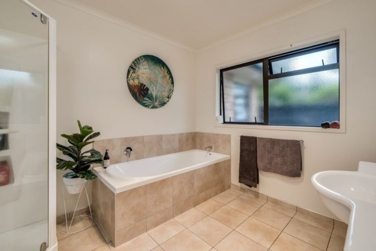 Photo of property in 41 Putaka Place, Papamoa Beach, Papamoa, 3118