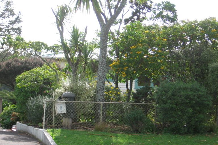 Photo of property in 8 Noall Street, Te Atatu Peninsula, Auckland, 0610