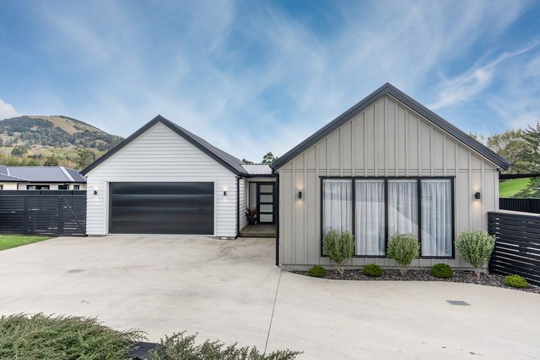 Photo of property in 64 Heathfield Drive, Mosgiel, 9024