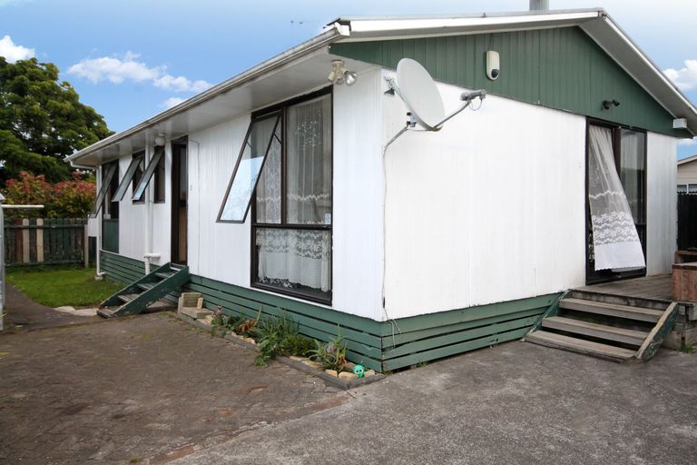 Photo of property in 2/13 Rollerson Street, Papakura, 2110