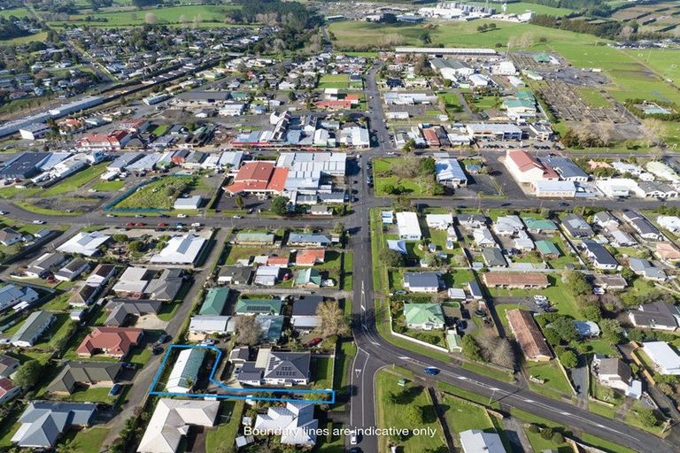 Photo of property in 2b Village Place, Tuakau, 2121