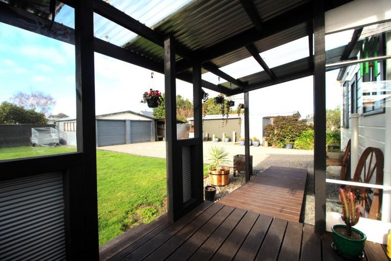 Photo of property in 26 Ross Street, Woodville, 4920