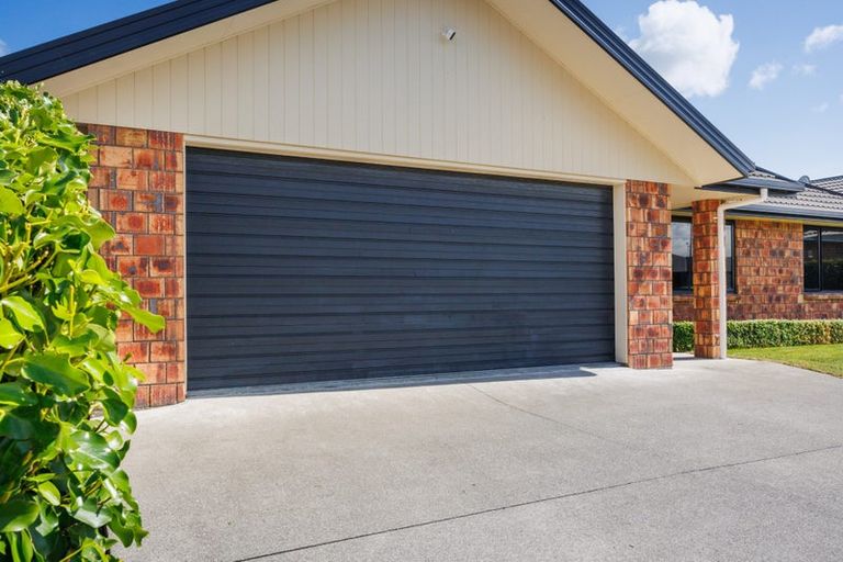 Photo of property in 43 Geneva Terrace, Kelvin Grove, Palmerston North, 4414