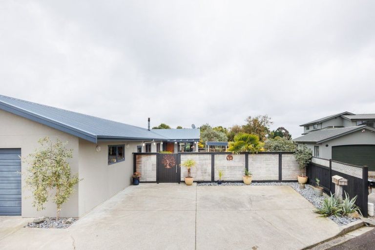 Photo of property in 23 Abby Road, Fitzherbert, Palmerston North, 4410