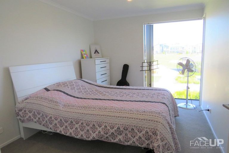 Photo of property in 32 Sidney Wallingford Way, Hobsonville, Auckland, 0616