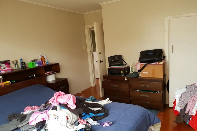 Photo of property in 19 Paton Avenue, Te Atatu South, Auckland, 0610