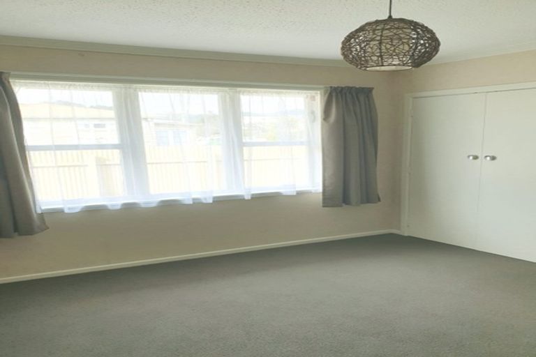Photo of property in 8f1-c Exchange Street, Ebdentown, Upper Hutt, 5018