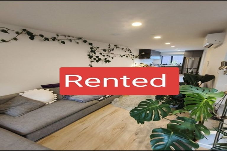 Photo of property in 1/9 Donovan Avenue, Massey, Auckland, 0614