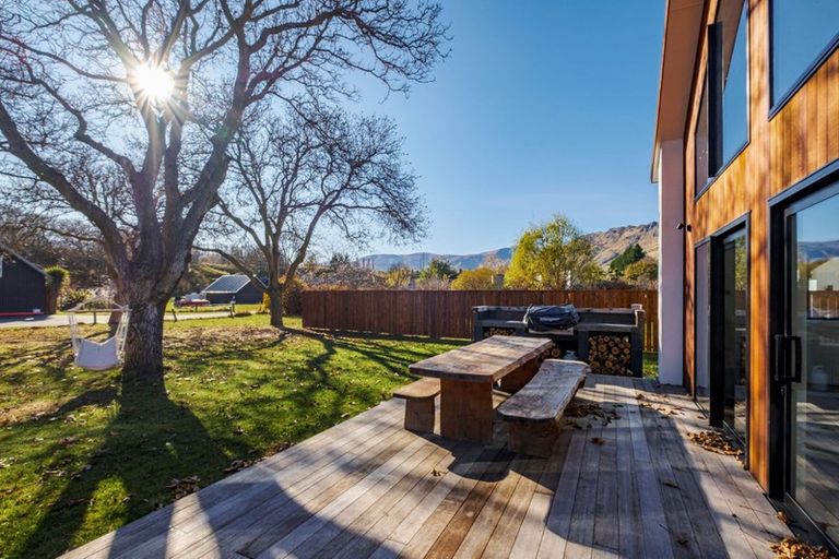 Photo of property in 13&13a Quarry Place, Lake Hayes, Queenstown, 9304
