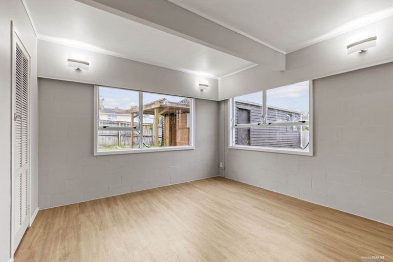 Photo of property in 16 Helena Street, Massey, Auckland, 0614